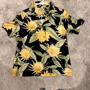 Women’s Tommy Bahama shirt Medium